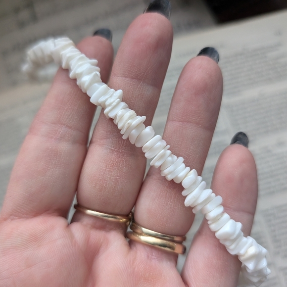 Vintage White Beaded Necklace - Picture 6 of 7